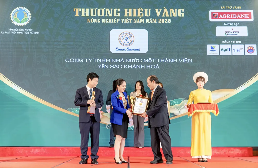 LINH8388-01.jpg