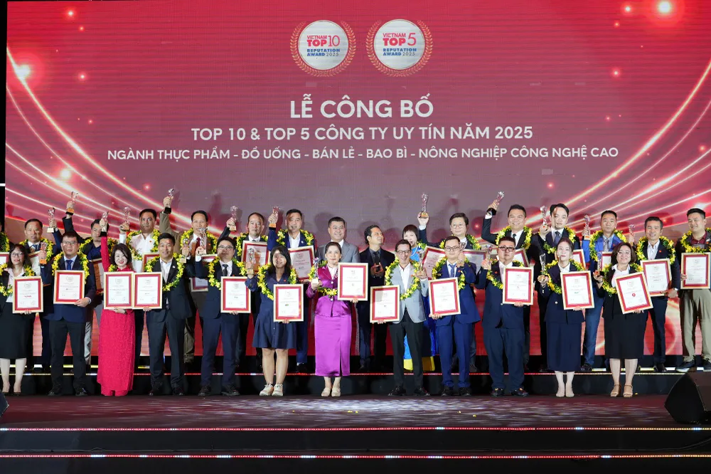Đại diện các doanh nghiệp nhận danh hiệu Top 10 & Top 5 công ty uy tín 2025 Đại diện các doanh nghiệp nhận danh hiệu Top 10 & Top 5 công ty uy tín 2025.jpg
