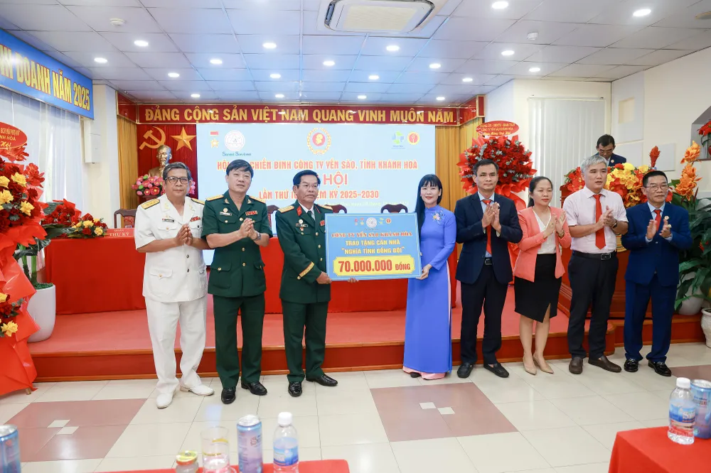 Dịp này, Hội CCB Công ty đã trao tặng 01 căn nhà nghĩa tình đồng đội cho hội viên có hoàn cảnh khó khăn IMG_0631-51.jpg