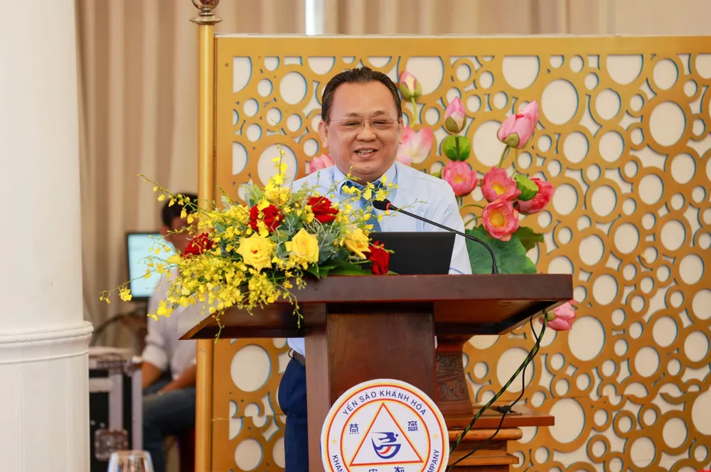 Ông Lê Hữu Hoàng-Nguyên Phó Chủ tịch thường trực UBND Tỉnh Khánh Hòa phát biểu tham luận.jpg