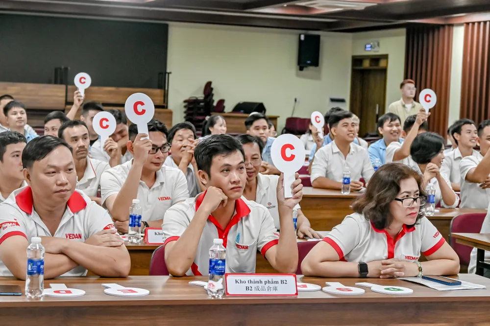 Cuộc thi kiến thức Hỏi – Đáp “Kiểm soát vệ sinh – ngăn ngừa nhiễm bẩn” diễn ra sôi nổi với sự tham gia của 17 khối phòng ban công ty Vedan.jpg