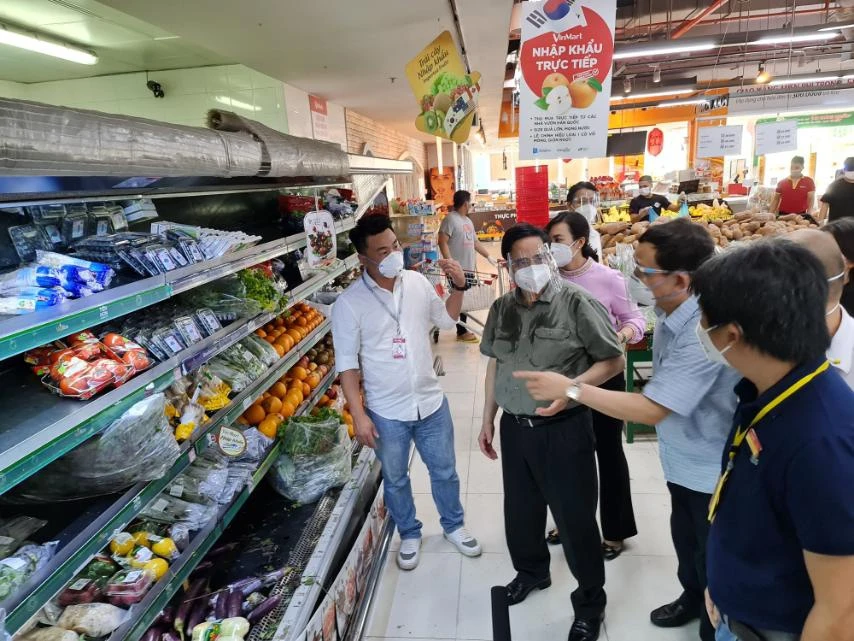 Thủ tướng Phạm Minh Chính thăm siêu thị VinMart Lê Văn Việt, TPHCM