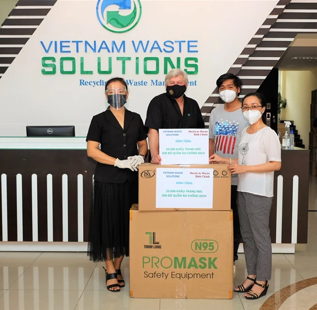 VWS trao tặng vật tư y tế hỗ trợ tuyến đầu chống dịch tại TPHCM ảnh 1 VWS trao tặng vật tư y tế hỗ trợ tuyến đầu chống dịch tại TPHCM ảnh 1
