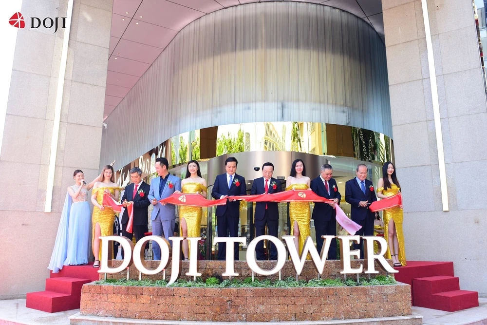 Nghi thức cắt băng khai trương DOJI Tower TP HCM