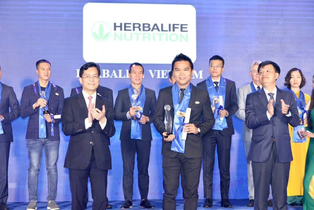 Herbalife Nutrition được vinh danh là “Thương hiệu thực phẩm bổ sung dinh dưỡng hàng đầu” tại Giải thưởng Rồng Vàng năm 2022