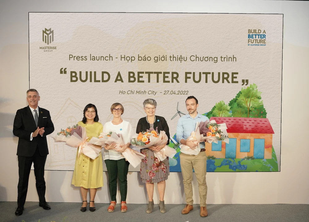 Đại diện Masterise Group giới thiệu các đối tác đồng hành cùng chương trình “Build A Better Future - Kiến tạo tương lai”