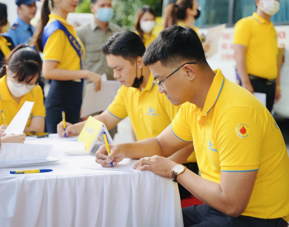 Ngày Hội đỏ Nam A Bank thu hút sự tham gia đông đảo của CBNV, khách hàng và đối tác