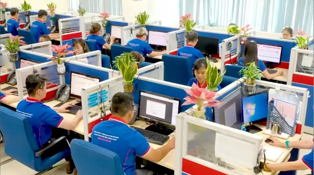 Tổng đài chăm sóc khách hàng đa kênh đầu tiên của ngành Điện Tổng đài chăm sóc khách hàng đa kênh đầu tiên của ngành Điện