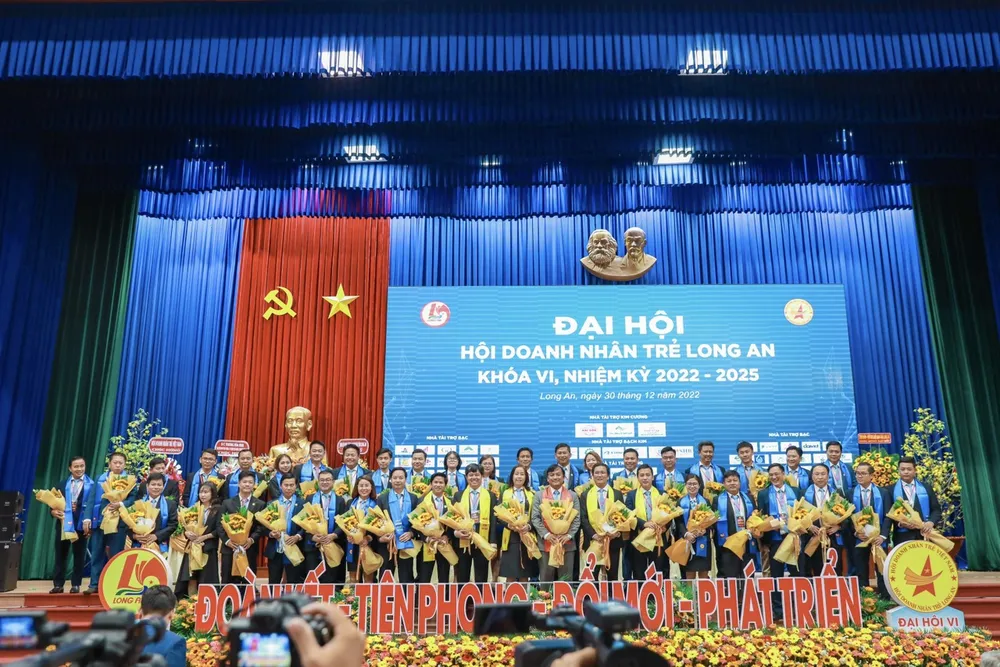 Ban chấp hành Hội DNT Long An khoá VI - nhiệm kỳ 2022 - 2025 ra mắt Ban chấp hành Hội DNT Long An khoá VI - nhiệm kỳ 2022 - 2025 ra mắt