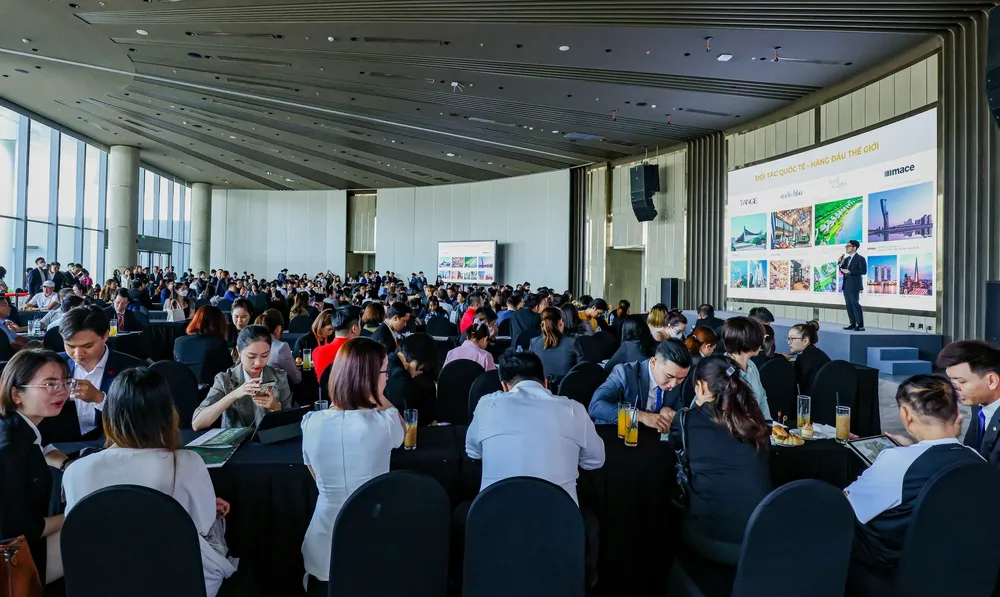 “Sức nóng” của các dự án phát triển bởi Masterise Homes ngày càng tăng cao với loạt chính sách hỗ trợ tài chính. Hình ảnh sôi động tại một sự kiện của Masteri Centre Point cuối quý 1- 2023 “Sức nóng” của các dự án phát triển bởi Masterise Homes ngày càng tăng cao với loạt chính sách hỗ trợ tài chính. Hình ảnh sôi động tại một sự kiện của Masteri Centre Point cuối quý 1- 2023