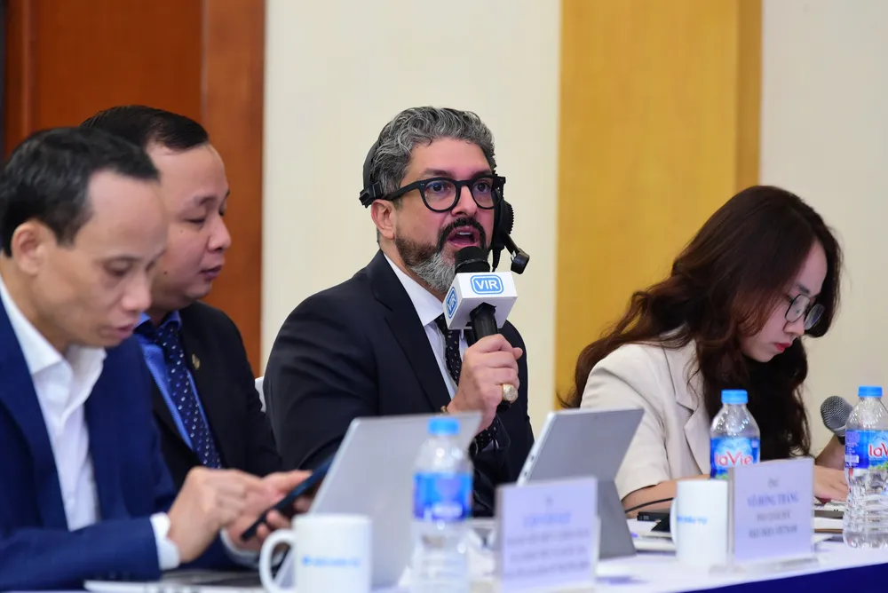 Ông Gibran Bukhari, Giám đốc khối Kinh Doanh Masterise Homes tại Hội thảo “Gỡ vướng địa ốc - thúc đẩy tăng trưởng” ngày 19-4-2023 Ông Gibran Bukhari, Giám đốc khối Kinh Doanh Masterise Homes tại Hội thảo “Gỡ vướng địa ốc - thúc đẩy tăng trưởng” ngày 19-4-2023