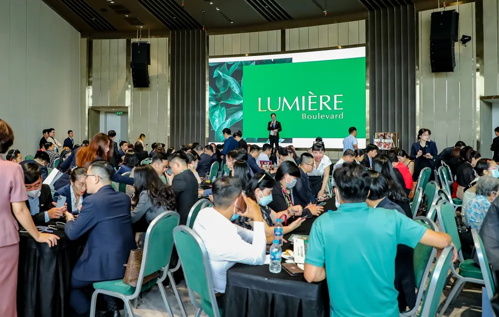 Sự kiện ngày 15-4, 95% căn trong giỏ hàng LUMIÈRE Boulevard đã “sold-out” nhờ sức hút của dự án cộng hưởng với chính sách đột phá "Thanh toán nhàn hạ" với chỉ từ 460 triệu/năm Sự kiện ngày 15-4, 95% căn trong giỏ hàng LUMIÈRE Boulevard đã “sold-out” nhờ sức hút của dự án cộng hưởng với chính sách đột phá "Thanh toán nhàn hạ" với chỉ từ 460 triệu/năm