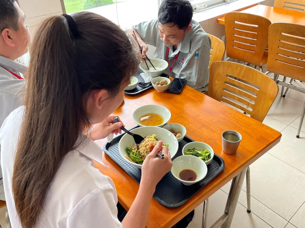 Một bữa trưa của nhân viên tại nhà máy Ajinomoto Long Thành Một bữa trưa của nhân viên tại nhà máy Ajinomoto Long Thành