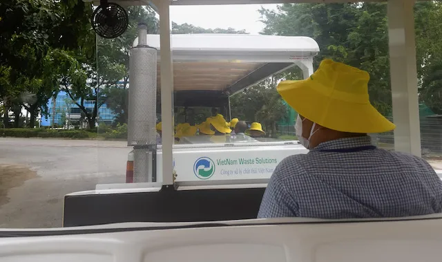 Xe đưa đoàn bác sĩ tham quan các nhà máy vận hành xử lý chất thải tại VWS Xe đưa đoàn bác sĩ tham quan các nhà máy vận hành xử lý chất thải tại VWS