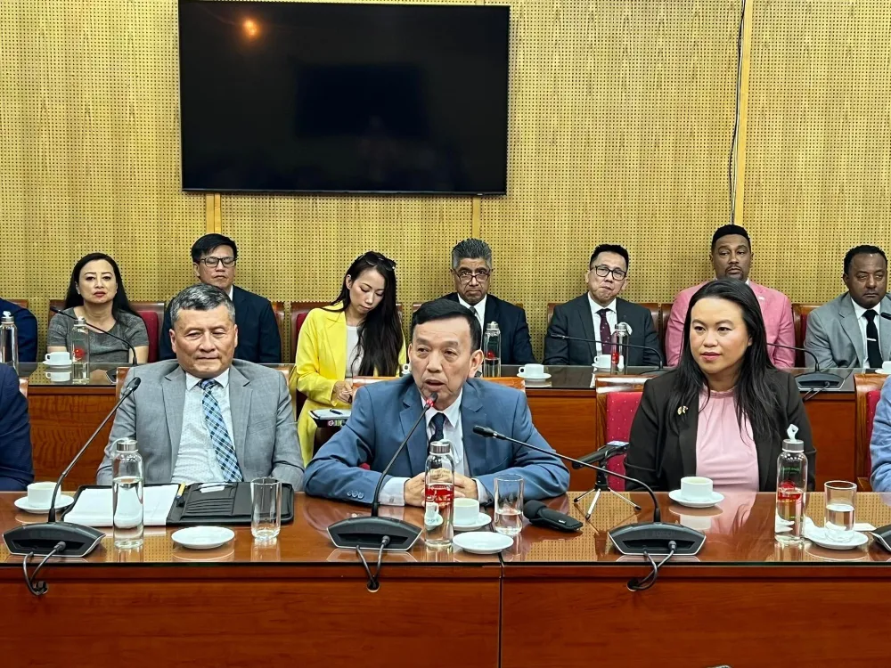 Ông David Dương, Chủ tịch HĐQT kiêm Tổng giám đốc Công ty CWS và Công ty VWS phát biểu tại buổi gặp Thứ trưởng Bộ Kế hoạch và Đầu tư Nguyễn Thị Bích Ngọc Ông David Dương, Chủ tịch HĐQT kiêm Tổng giám đốc Công ty CWS và Công ty VWS phát biểu tại buổi gặp Thứ trưởng Bộ Kế hoạch và Đầu tư Nguyễn Thị Bích Ngọc