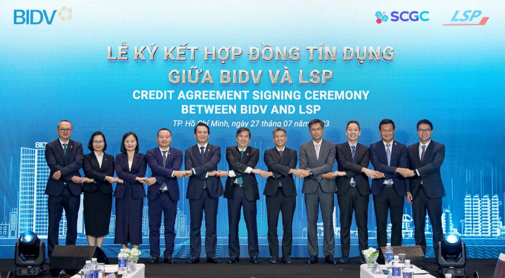 Đại diện lãnh đạo các đơn vị chụp ảnh lưu niệm tại Lễ ký kết Hợp đồng tín dụng giữa BIDV và LSP Đại diện lãnh đạo các đơn vị chụp ảnh lưu niệm tại Lễ ký kết Hợp đồng tín dụng giữa BIDV và LSP