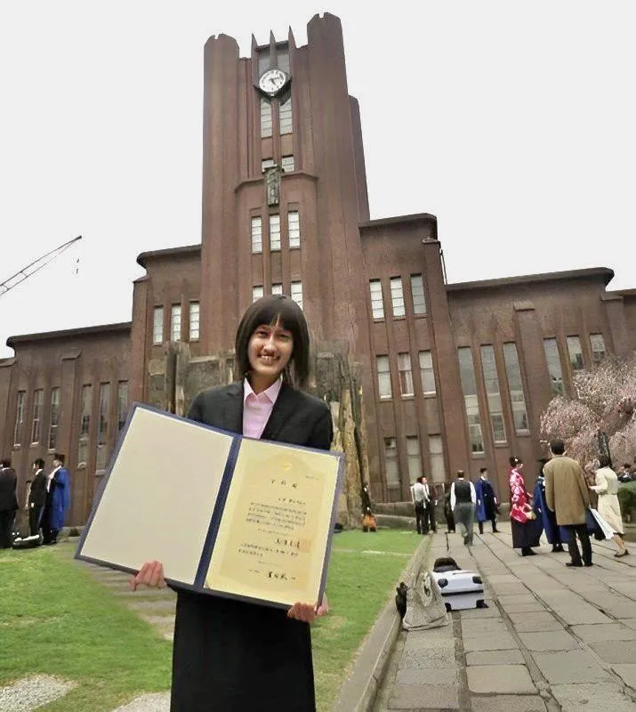Chị Lê Vũ Lan Phương trong ngày nhận bằng tốt nghiệp khóa học thạc sĩ tại Nhật Bản theo chương trình học bổng Ajinomoto ASEAN+ONE