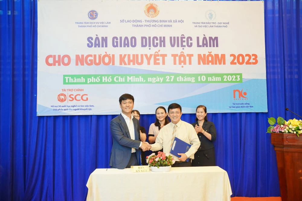 Tại sự kiện Sàn giao dịch việc làm cho người khuyết tật 2023, tập đoàn SCG đã ký kết hợp tác với Sở LĐTB-XH TPHCM nhằm viết tiếp “giấc mơ lạc nghiệp” cho nhiều người khuyết tật trên địa bàn thành phố