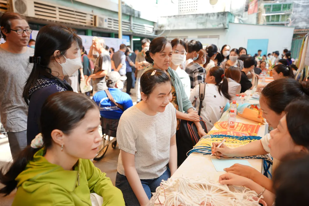 Người khuyết tật được tiếp cận thông tin tuyển dụng, được tư vấn và hướng dẫn tận tình việc làm phù hợp với trình độ, khả năng Người khuyết tật được tiếp cận thông tin tuyển dụng, được tư vấn và hướng dẫn tận tình việc làm phù hợp với trình độ, khả năng