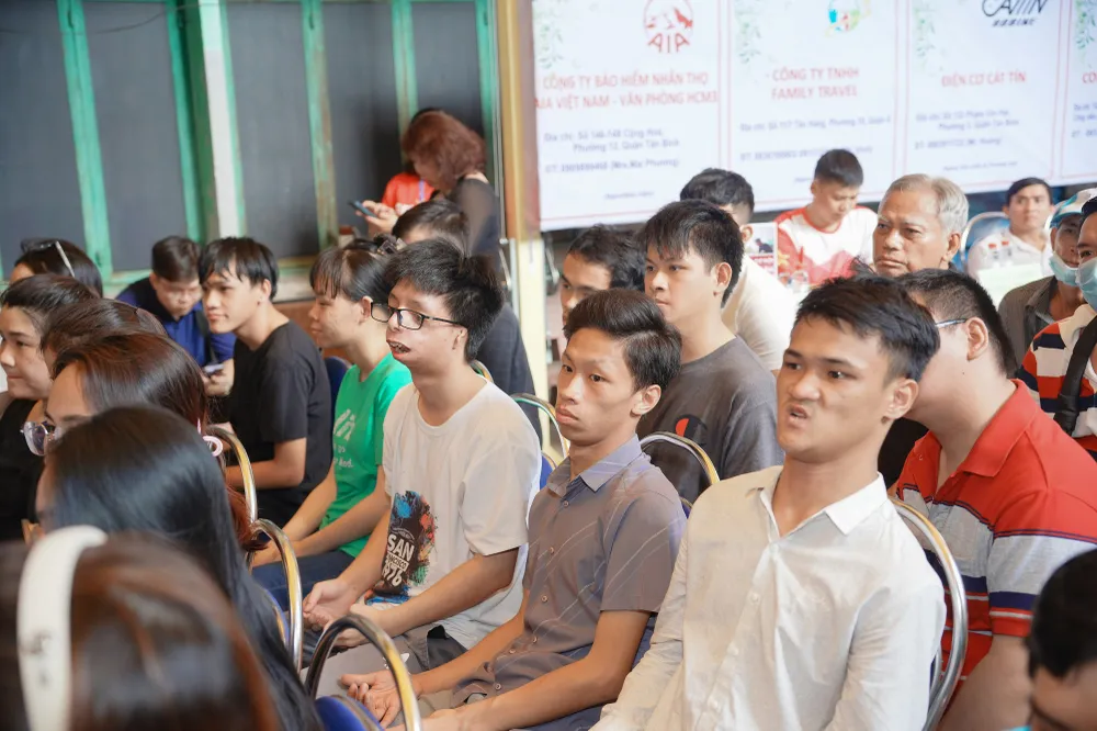 Hàng trăm người khuyết tật với niềm tin và hy vọng về một tương lai tích cực, tươi sáng hơn khi nhận được sự chăm sóc của chính quyền địa phương và cả sự chung tay từ những doanh nghiệp có tấm lòng vàng Hàng trăm người khuyết tật với niềm tin và hy vọng về một tương lai tích cực, tươi sáng hơn khi nhận được sự chăm sóc của chính quyền địa phương và cả sự chung tay từ những doanh nghiệp có tấm lòng vàng