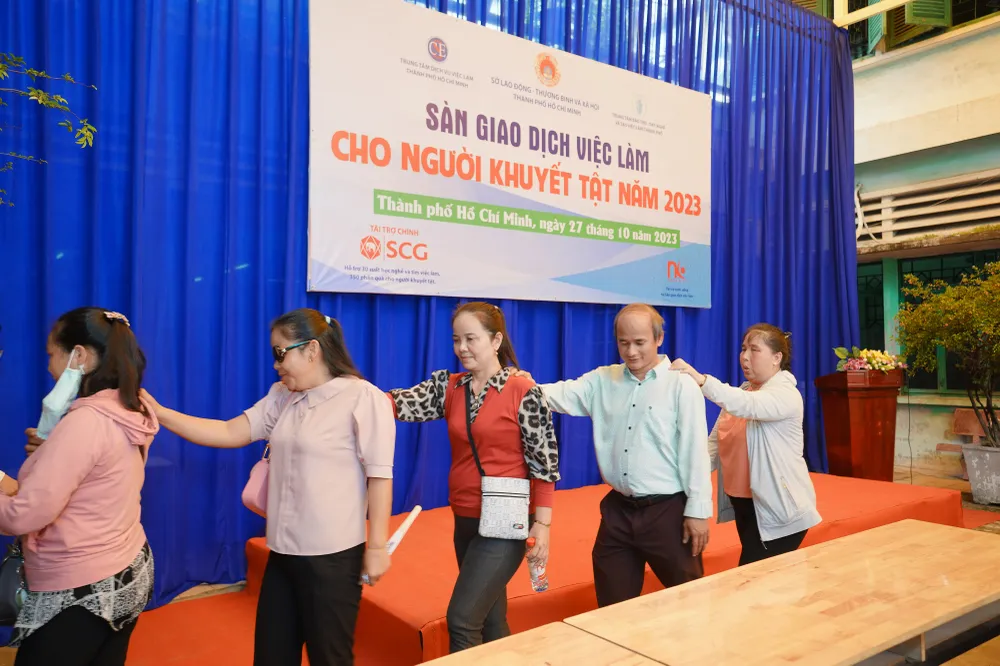 Với mong muốn giảm bớt sự bất bình đẳng trong xã hội và gia tăng cơ hội việc làm có tay nghề cho người khuyết tật, SCG đã hỗ trợ toàn diện cho người khuyết tật được học nghề, được làm việc đúng với nghề và cả chi phí an sinh trong thời gian học nghề để hành trình đến với giấc mơ được trọn vẹn. Có tay nghề, có việc làm ổn định cùng với nghị lực vươn lên chính là những yếu tố góp phần giúp người khuyết tật có cuộc sống bền vững và truyền cảm hứng nhiều hơn trong cộng đồng Với mong muốn giảm bớt sự bất bình đẳng trong xã hội và gia tăng cơ hội việc làm có tay nghề cho người khuyết tật, SCG đã hỗ trợ toàn diện cho người khuyết tật được học nghề, được làm việc đúng với nghề và cả chi phí an sinh trong thời gian học nghề để hành trình đến với giấc mơ được trọn vẹn. Có tay nghề, có việc làm ổn định cùng với nghị lực vươn lên chính là những yếu tố góp phần giúp người khuyết tật có cuộc sống bền vững và truyền cảm hứng nhiều hơn trong cộng đồng