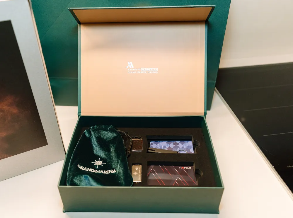 Cũng như tiêu chuẩn dịch vụ của Marriott International, sự tinh tế và ân cần thể hiện trong từng chi tiết dù là nhỏ nhất của trải nghiệm bàn giao căn hộ