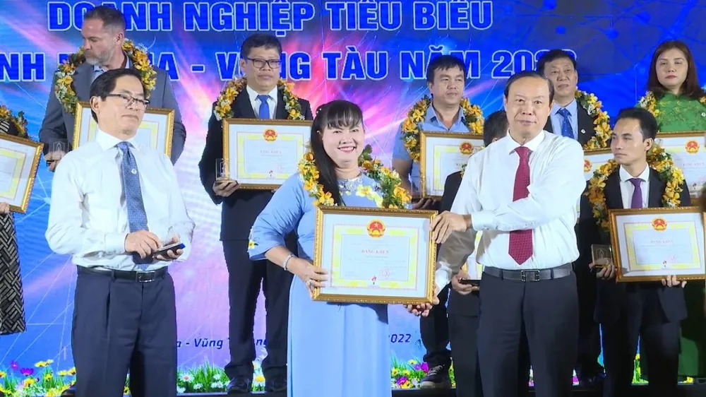 Nữ doanh nhân Nguyễn Nam Phương có nhiều đóng góp trong hoạt động thiện nguyện tại tỉnh Bà Rịa - Vũng Tàu Nữ doanh nhân Nguyễn Nam Phương có nhiều đóng góp trong hoạt động thiện nguyện tại tỉnh Bà Rịa - Vũng Tàu