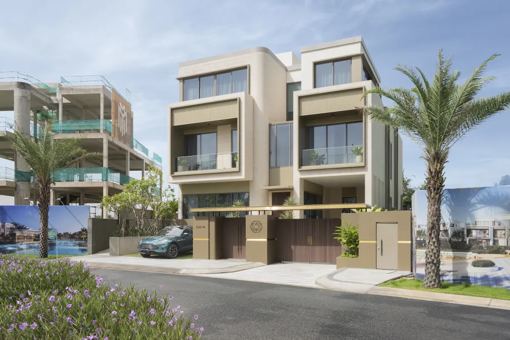 Để ốp 1 viên đá lên mặt tiền mất 1 giờ đồng hồ và huy động 4-5 người thợ tay nghề cao. Riêng phần tường cong mất đến 1 tháng để hoàn thiện thay vì chỉ nửa ngày đối với những bức tường phẳng tại các ngôi nhà thông thường. Để ốp 1 viên đá lên mặt tiền mất 1 giờ đồng hồ và huy động 4-5 người thợ tay nghề cao. Riêng phần tường cong mất đến 1 tháng để hoàn thiện thay vì chỉ nửa ngày đối với những bức tường phẳng tại các ngôi nhà thông thường.