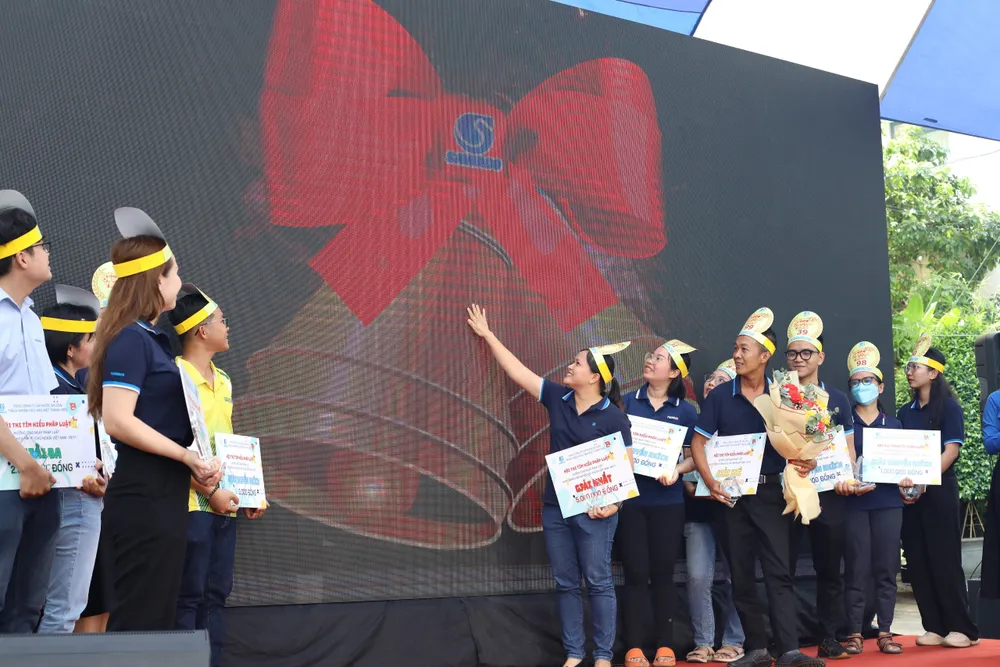 Các thí sinh tham gia hội thi Rung Chuông vàng ngày 29-11 Các thí sinh tham gia hội thi Rung Chuông vàng ngày 29-11