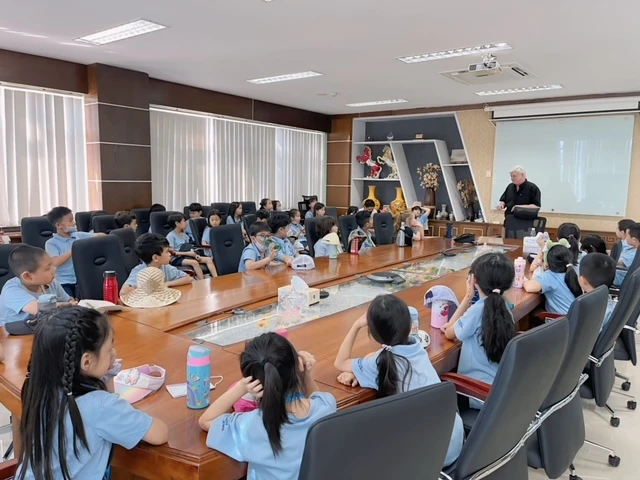 Đoàn học sinh tiểu học Trường Quốc tế Nam Sài Gòn đến tham quan Khu Liên hợp xử lý chất thải Đa Phước