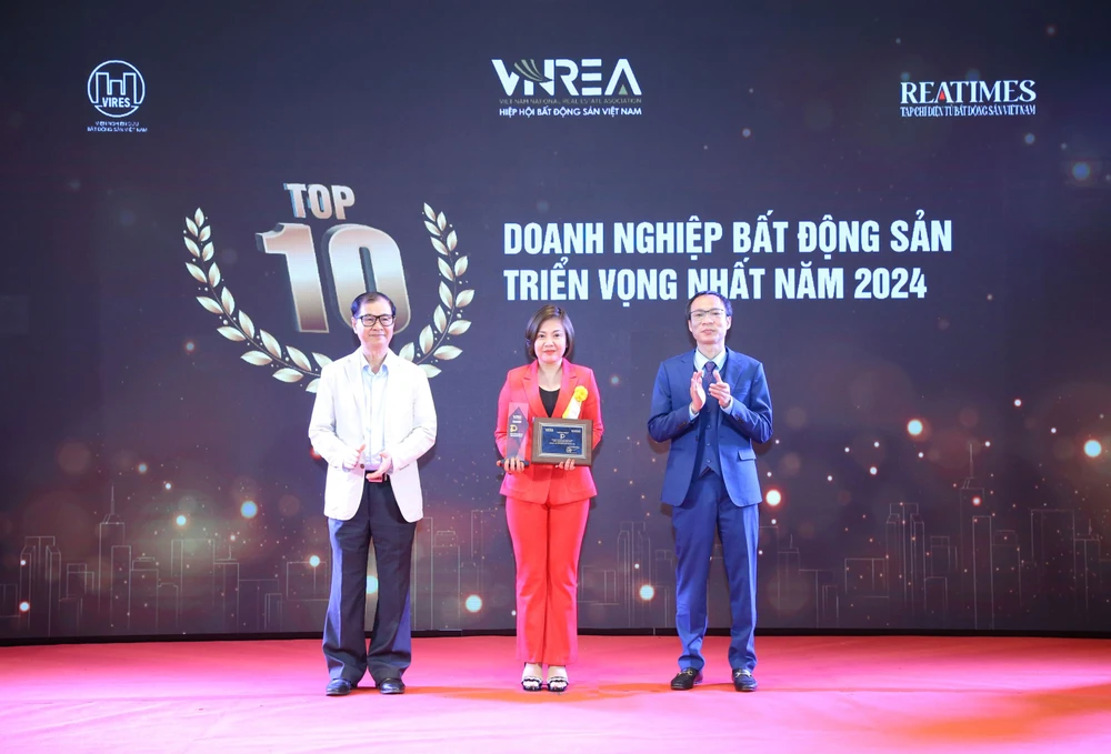 Trường Sơn Land được vinh danh Top 10 doanh nghiệp BĐS triển vọng nhất năm 2024