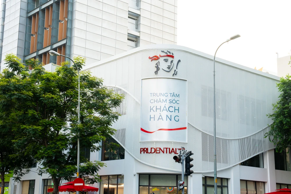 Prudential bồi thường bảo hiểm cho hai công nhân trong vụ tai nạn lao động tại Yên Bái