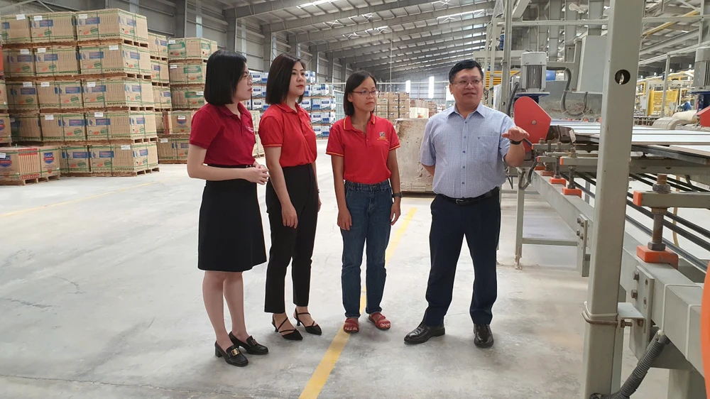 Đại diện Agribank đến thăm cơ sở sản xuất của Công ty Mikado Group tại Tiền Hải - Thái Bình