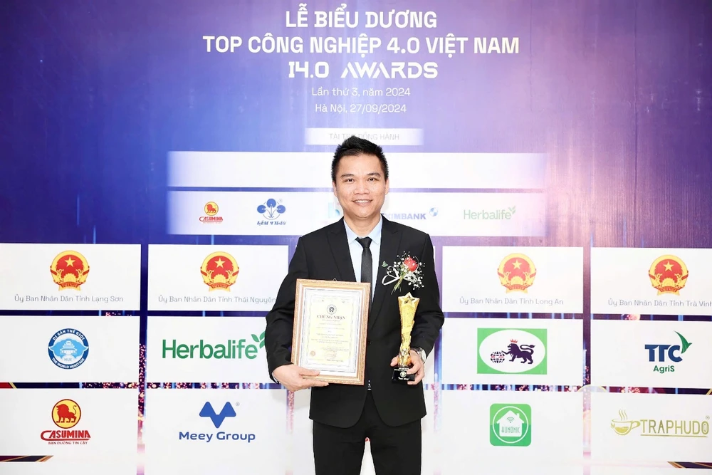 Ông Nguyễn Thành Đạt, Giám đốc Truyền Thông Herbalife Việt Nam tại lễ trao giải Hình 2.jpg