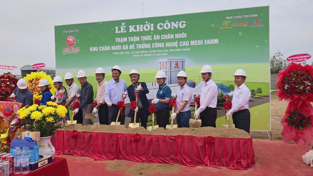 Khởi công xây dựng trạm trộn thức ăn chăn nuôi tại KCN công nghệ cao Mebi Farm