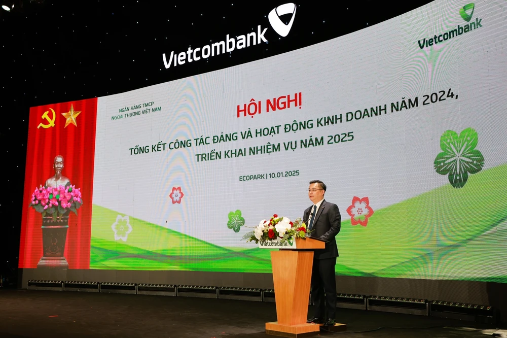 Ông Nguyễn Thanh Tùng, Ủy viên BCH Đảng bộ Khối DNTW, Bí thư Đảng ủy, Chủ tịch HĐQT Vietcombank phát biểu khai mạc hội nghị