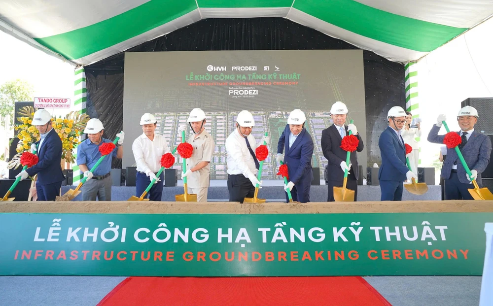 Sự kiện Lễ khởi công hạ tầng kỹ thuật của Khu Công nghiệp sinh thái Prodezi Hình 3.jpg