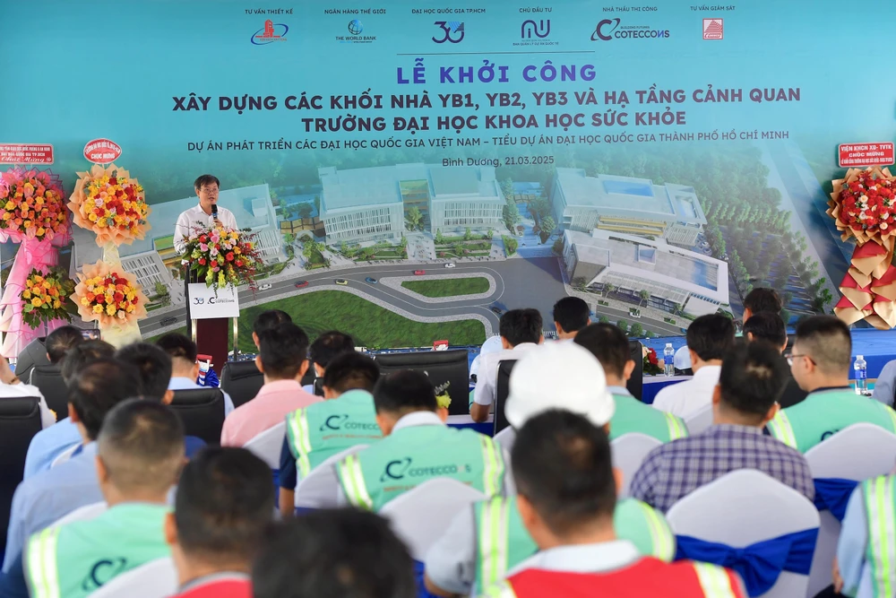 Ông Nguyễn Quang Bảo Phúc, Giám đốc Ban Quản lý dự án Quốc tế phát biểu tại lễ khởi công