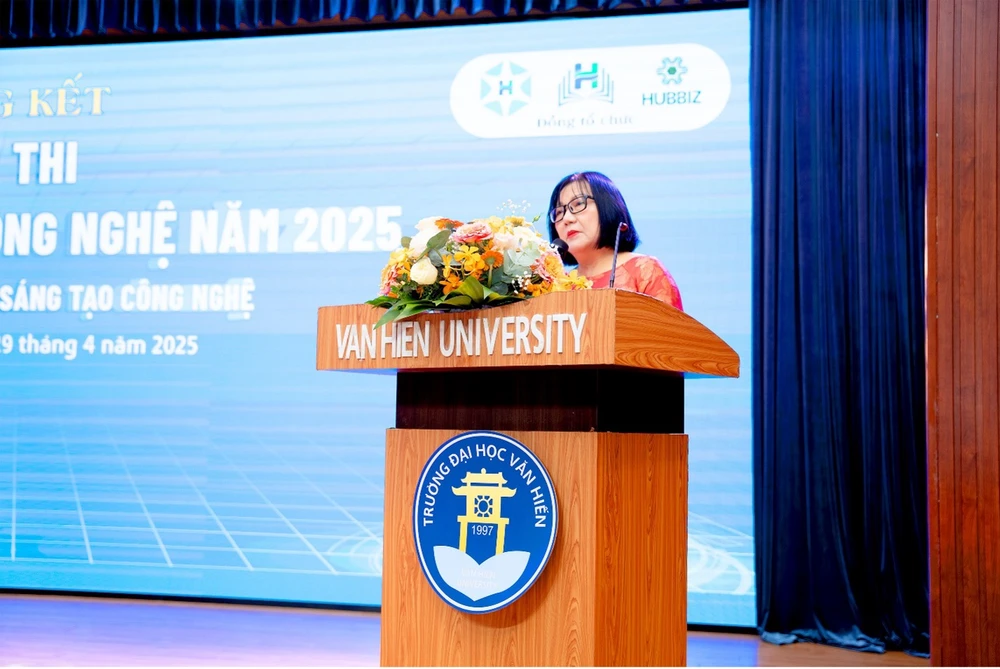 PGS.TS. Nguyễn Thị Thu Trang, Phó Hiệu trưởng Trường Đại học Văn Hiến, Phó trưởng Ban phụ trách chuyên môn phát biểu tại cuộc thi Picture3.jpg