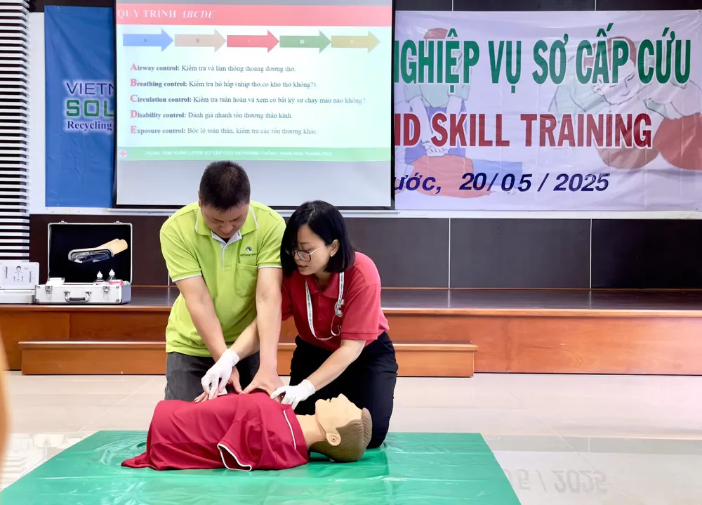 Cấp cứu tại chỗ - Kỹ năng sống còn được VWS chú trọng huấn luyện