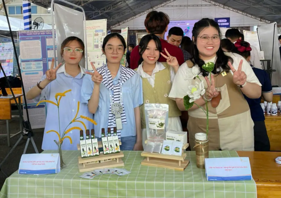 SV NTTU_giai thuong thiet ke che tao ung dung 2025 (9).jpg