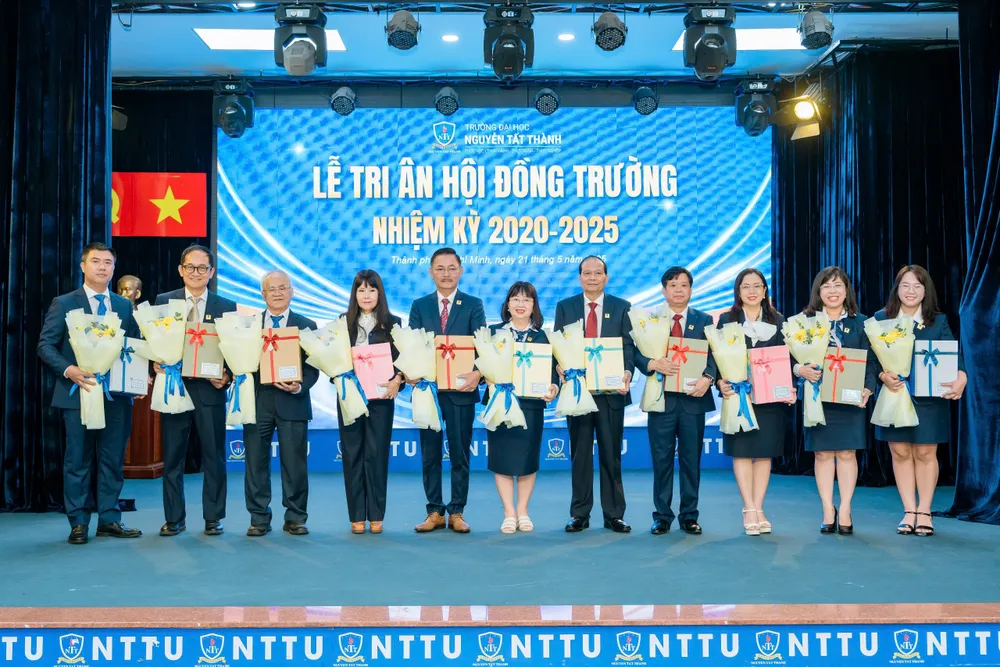 Lễ tri ân Hội đồng Trường ĐH Nguyễn Tất Thành nhiệm kỳ 2025 – 2030 929faf1441d8f486adc9 (1).jpg
