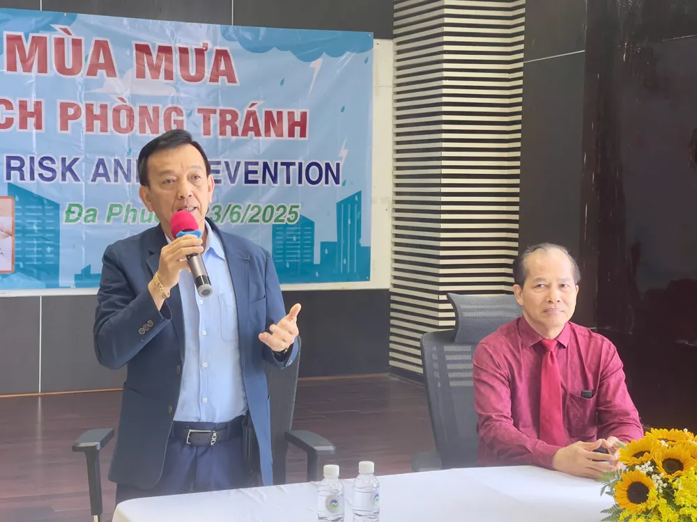 Ông David Dương đang chia sẻ các kiến thức, kỹ năng cho người lao động HÌNH 4.jpg