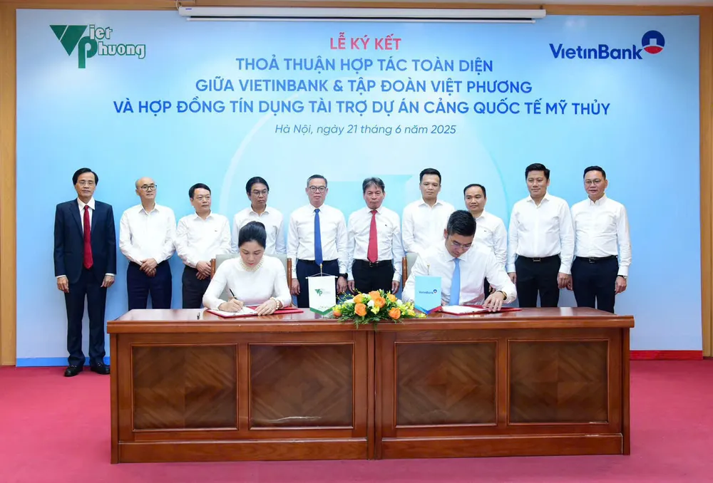 VietinBank và Tập đoàn Việt Phương ký kết hợp tác toàn diện Hình VietinBank 2.jpg