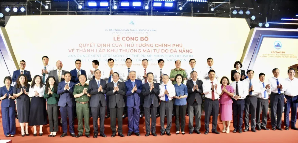 Lễ công bố Quyết định của Thủ tướng chính phủ về thành lập Khu Thương mại tự do Đà Nẵng Ảnh 3 (3)(1).jpg