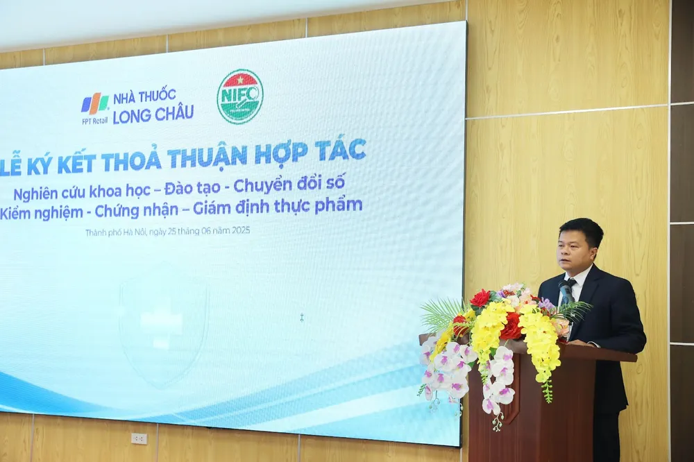 PGS-TS Trần Cao Sơn, Phó Viện trưởng Viện Kiểm nghiệm an toàn vệ sinh thực phẩm Quốc gia phát biểu tại sự kiện HÌNH 2.jpg