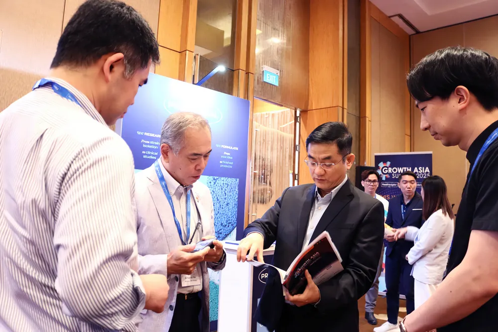 Ông Nguyễn Quang Trí, Giám đốc điều hành Marketing của Vinamilk (thứ 2 từ phải sang) - chia sẻ về đột phá 6 HMO với các khách mời tại Diễn đàn Phát triển Châu Á 2025. Ảnh: Hồng Nhân HÌNH 3 (1).png