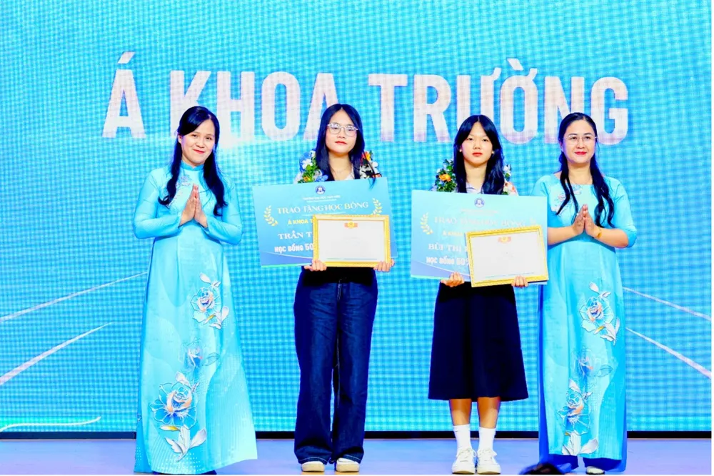 Trường Đại học Văn Hiến triển khai đa dạng học bổng cho tân sinh viên với mong muốn chắp cánh tài năng, nâng tầm tri thức người học Picture3.jpg