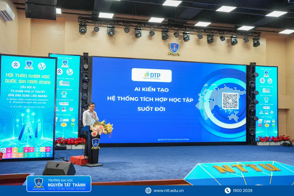 Ông Lê Đức Duyên giới thiệu mô hình AI kiến tạo hệ thống tích hợp học tập suốt đời Ông Lê Đức Duyên giới thiệu mô hình _AI kiến tạo hệ thống tích hợp học tập suốt đời_.jpg