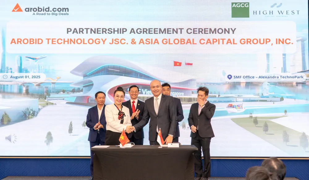 Trong khuôn khổ sự kiện, Công ty CP Công nghệ Arobid đã ký kết biên bản ghi nhớ (MOU) với High West nhằm triển khai gói tài chính hỗ trợ doanh nghiệp Việt Nam xuất khẩu thông minh vào thị trường Hoa Kỳ. Gói hỗ trợ này do Liên minh quỹ đầu tư AGCG x High West thực hiện fed879a2a7432e1d7752.jpg